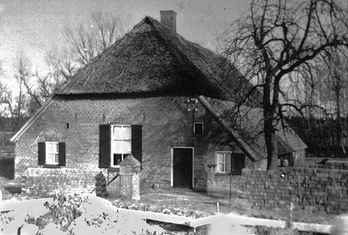 tot 1935 bewoond fam. lenselink daarna afgebroken