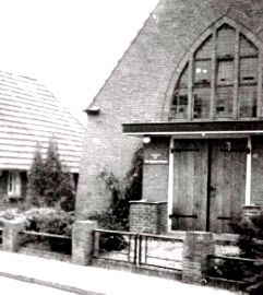 1968 Banninkstraat met kerkje 0824 ECAL