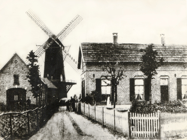 1 Het thans nog aanwezige oudershuis sloot 