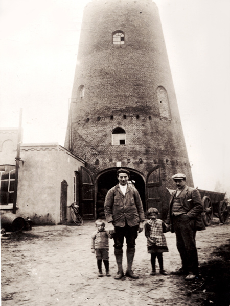 4 1930 de molen na de brand sloot 